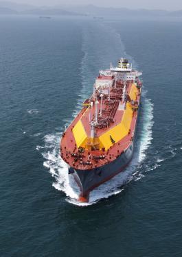 Gas fueled ships